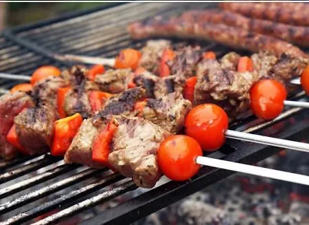 Apto Con Patio Y Barbacoa Bbq H De La Reina Apartman *